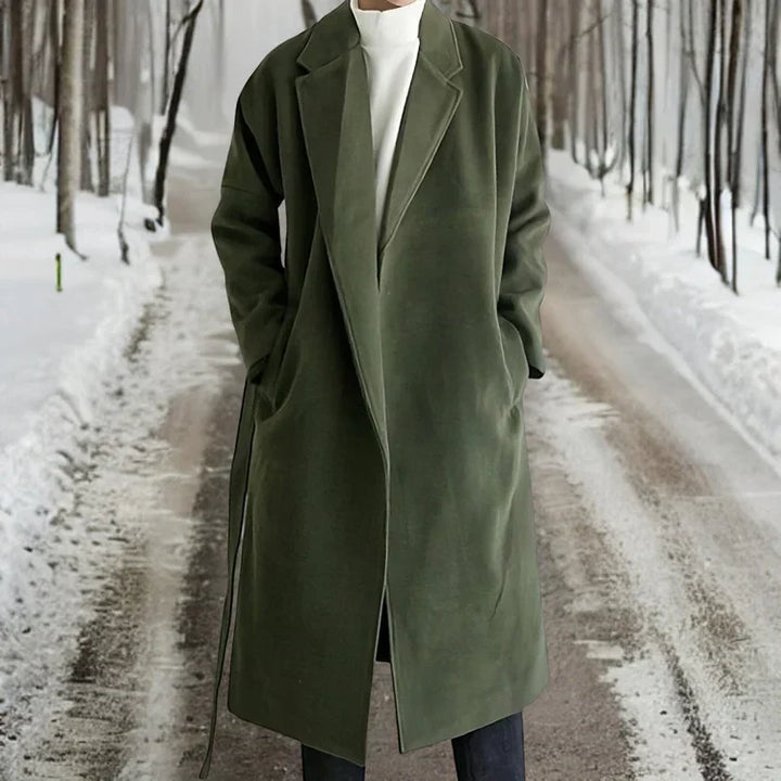Cappotto lungo uomo premium, stile elegante e formale. Perfetto per outfit invernali casual chic e occasioni speciali.