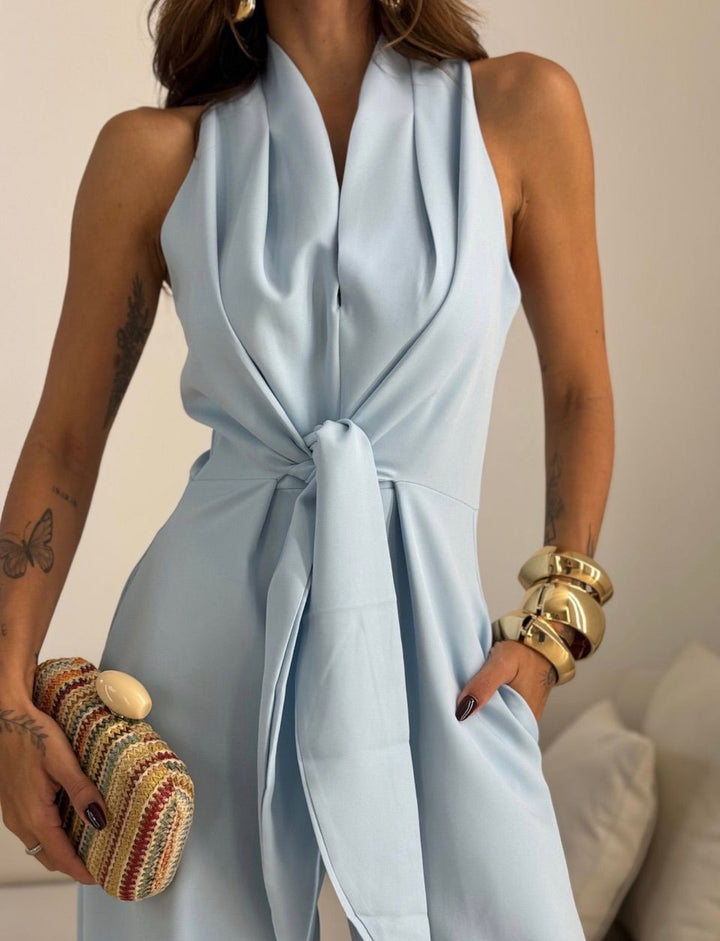Tuta donna elegante, fluida, schiena scoperta. Essenziale per look serali chic e moda femminile.