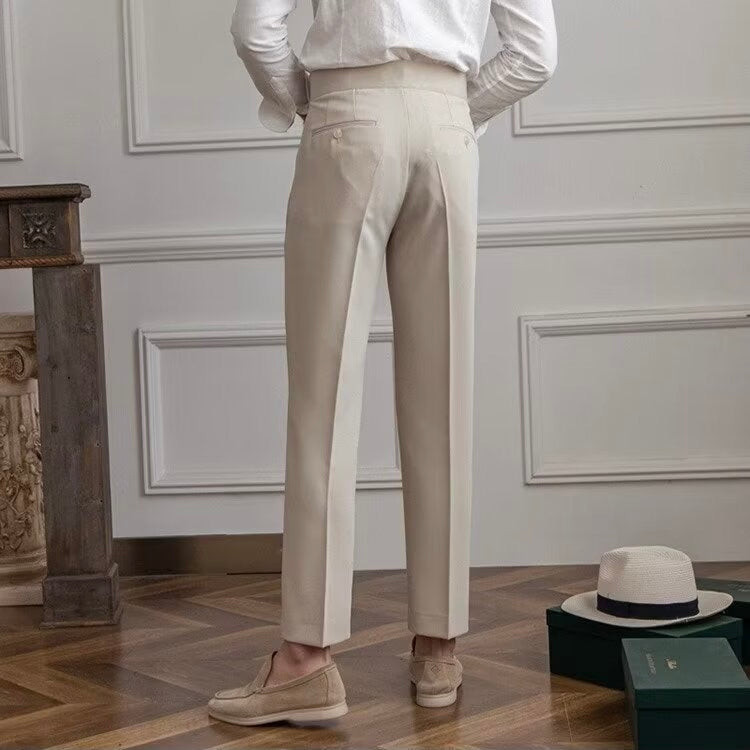 Pantaloni eleganti uomo sartoriali con fibbia regolabile, per un look business formale o casual chic impeccabile.