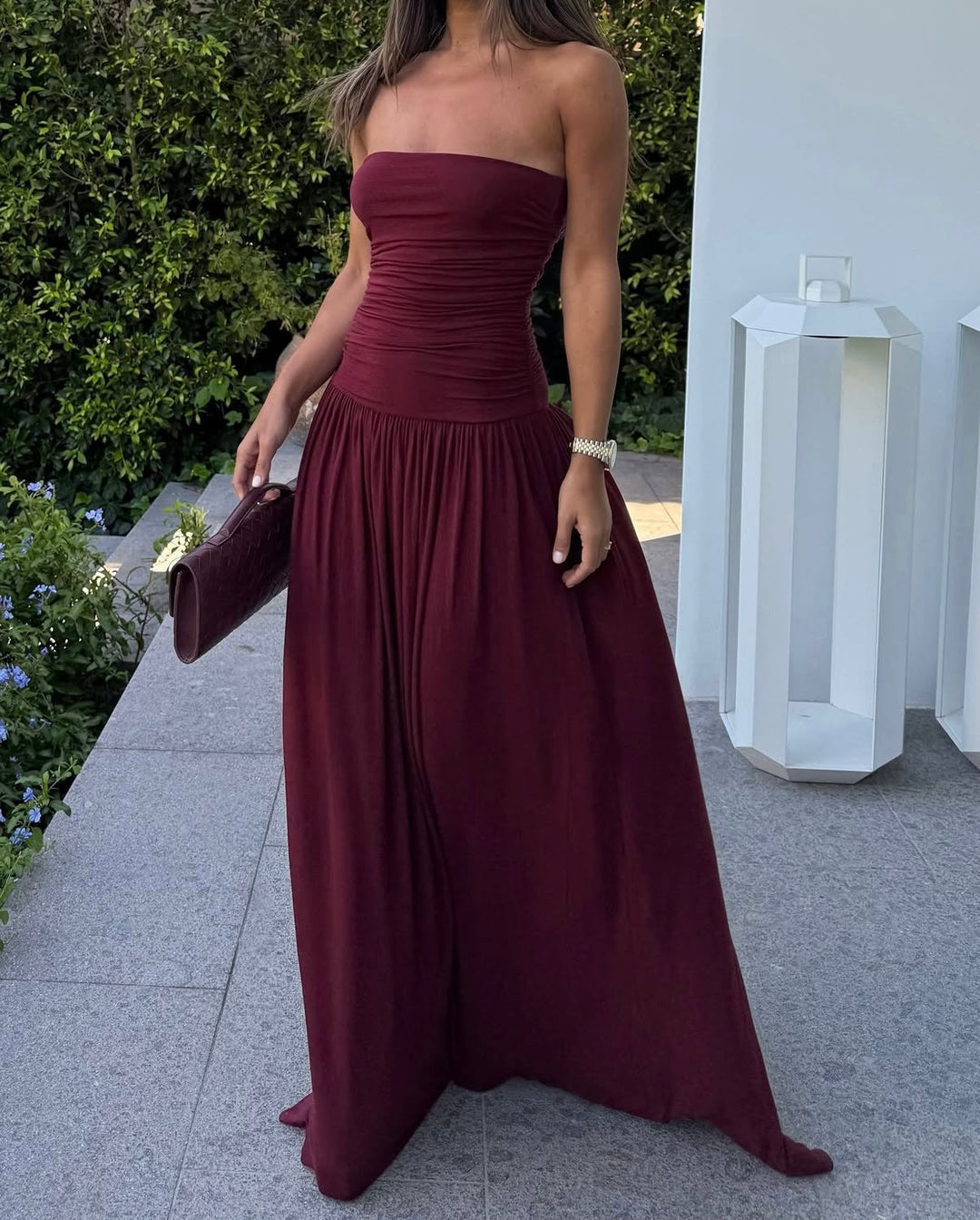 Abito lungo donna da sera, senza spalline e drappeggiato. Per eventi, feste e occasioni speciali con stile.