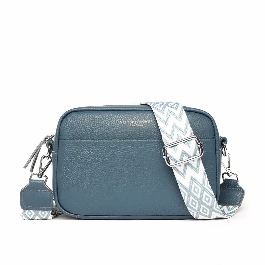 Raffinata borsa a spalla da donna in vera pelle, dal design elegante e funzionale per l'uso quotidiano.