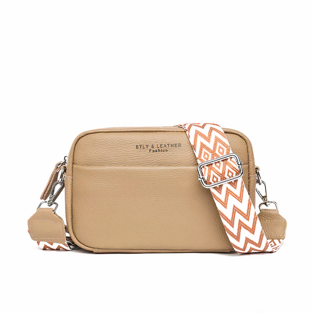 Borsa a tracolla in pelle nera per donna, accessorio chic e casual, perfetta per ogni stagione.