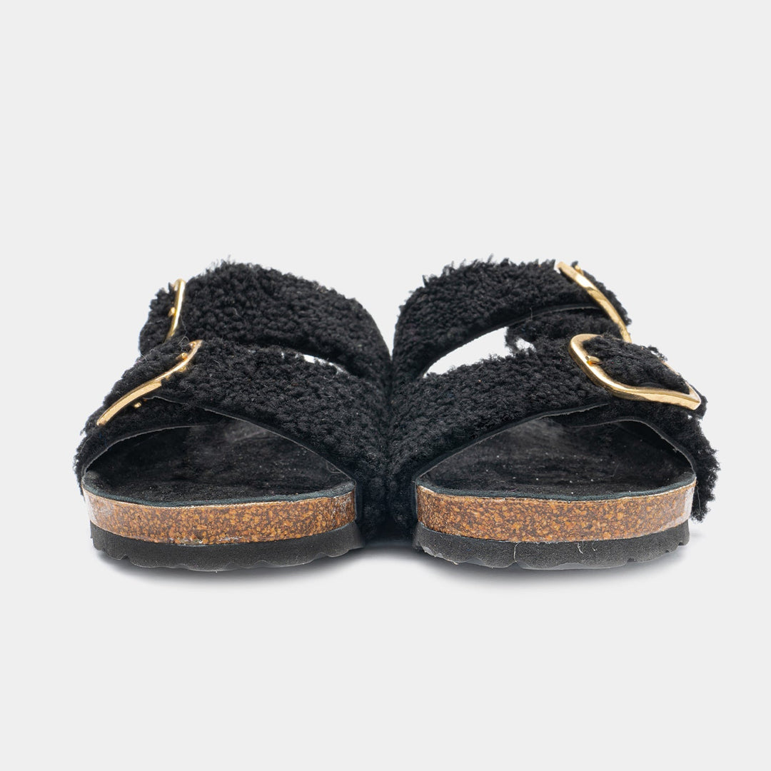 Comode slipper da donna nere con doppia fibbia regolabile, perfette per uno stile casual e rilassato.