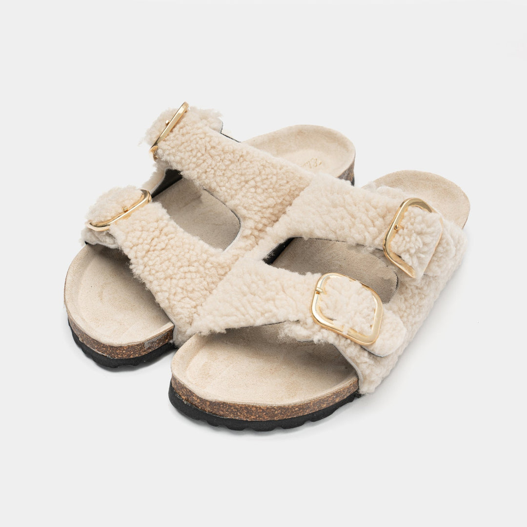Sandali donna color sabbia con doppia fibbia regolabile, perfetti per comfort e stile estivo casual.