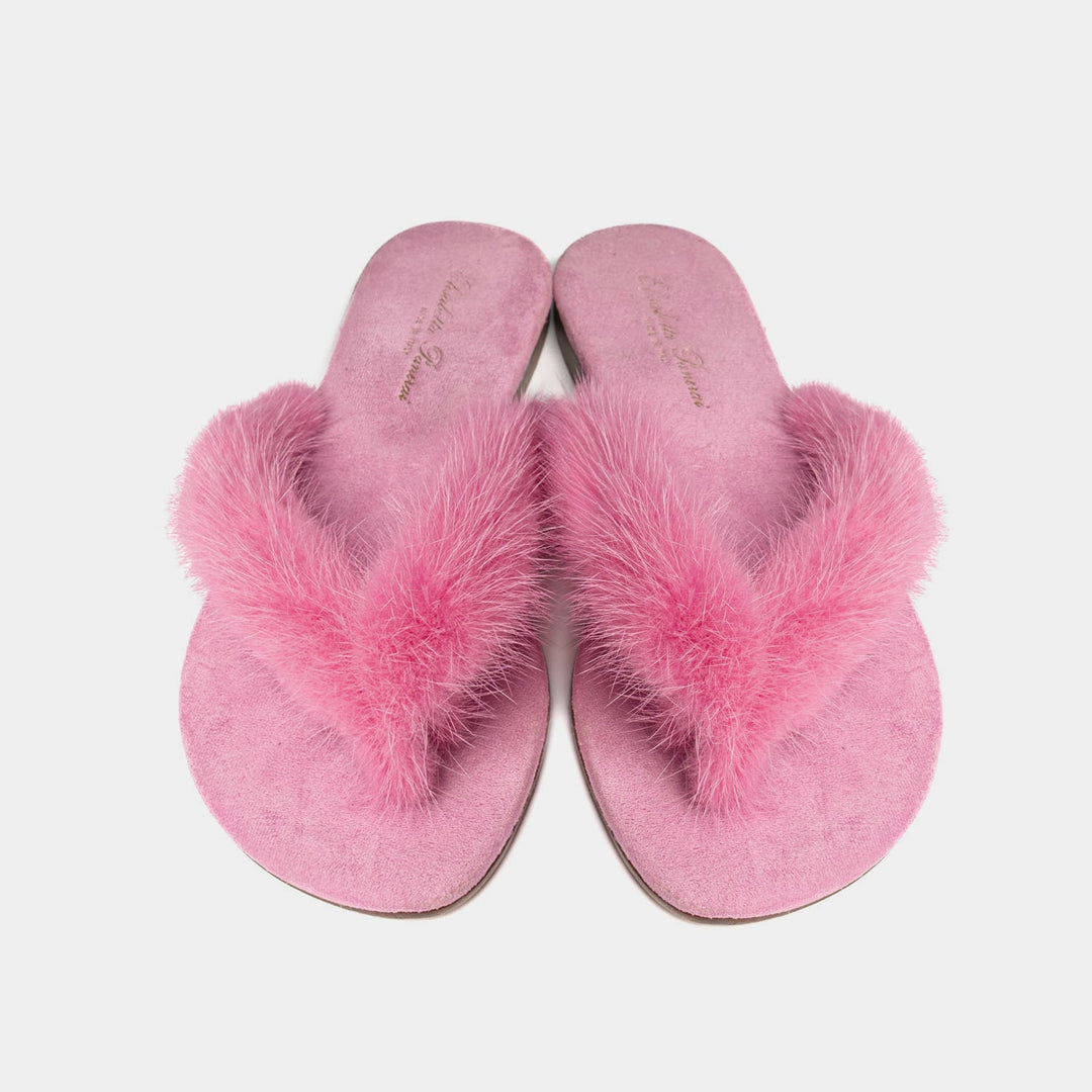 Eleganti infradito fucsia da donna, ideali per l'estate. Calzature estive Made in Italy con stile.