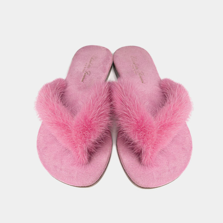 Eleganti infradito fucsia da donna, ideali per l'estate. Calzature estive Made in Italy con stile.