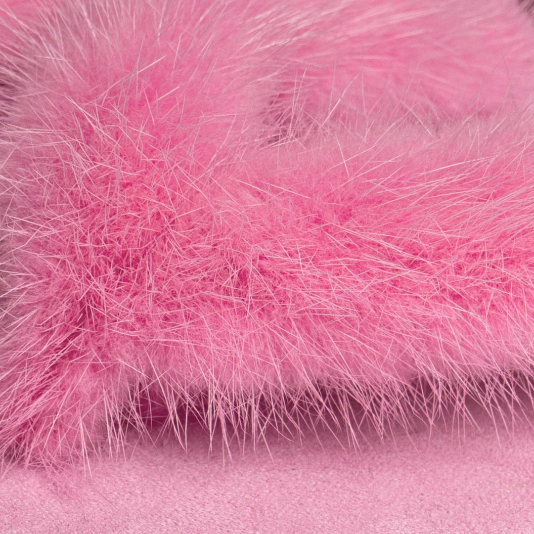 Moderne ciabatte infradito fucsia da donna, perfette per spiaggia e piscina. Comfort e design italiano estivo.