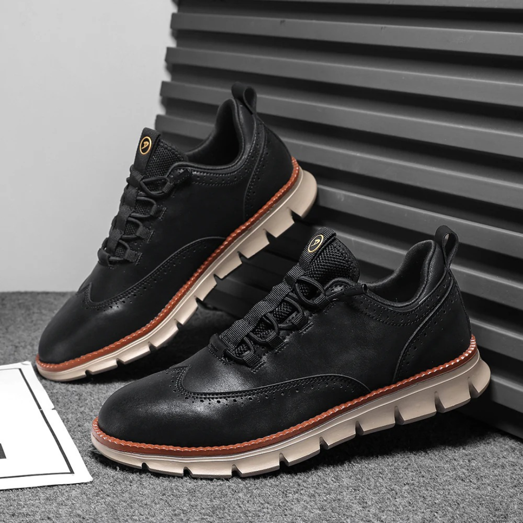 Scarpe Oxford uomo nere formali eleganti, ideali per business, con lacci e soletta memory foam.