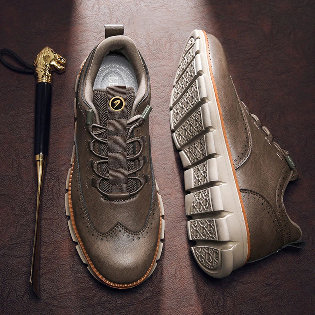 Calzature business uomo Oxford eleganti, formali, con lacci e soletta memory foam per comfort tutto il giorno.
