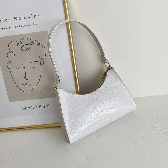 Borsa donna stile retrò con tracolla regolabile. Accessorio moda versatile e funzionale.