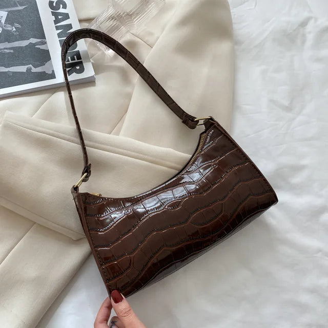 Versatile borsa a tracolla donna, stile retrò classico. Perfetta per look casual.