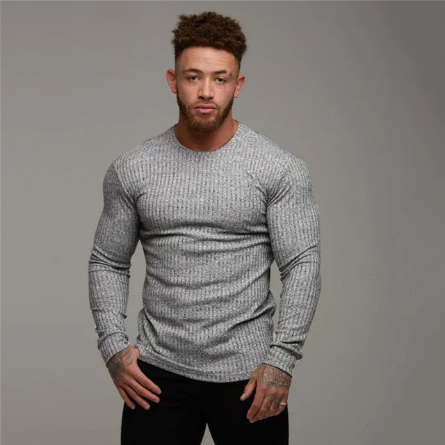 Pullover classico uomo in maglia, garantisce calore e un aspetto sofisticato per l'abbigliamento invernale.