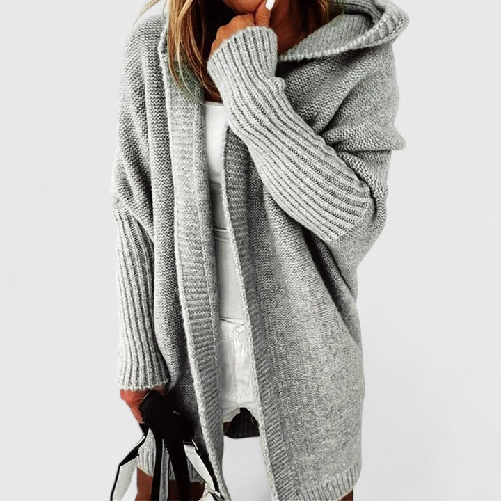 Felpa donna versatile con cappuccio e design rilassato, perfetta per comfort quotidiano e moda casual.