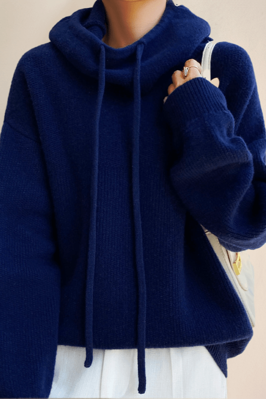 Morbida felpa oversize da donna con cappuccio foderato e coulisse, per massimo comfort e stile disinvolto.