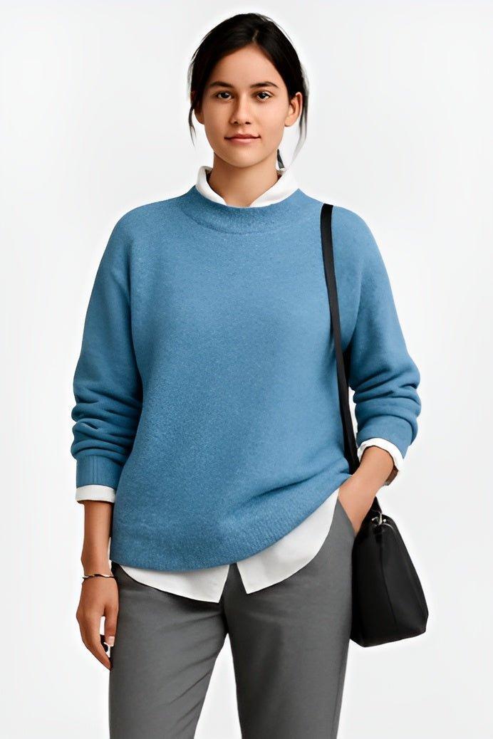 Morbida maglia donna oversize a collo lupetto, ideale per un look casual versatile e accogliente in inverno.