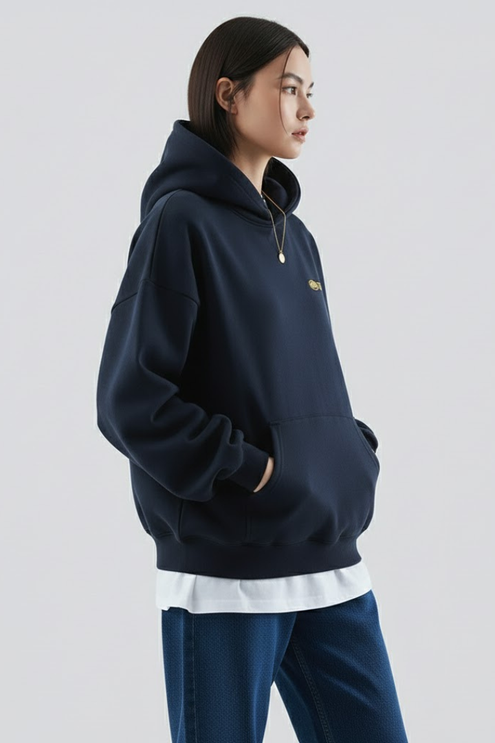 Felpa donna oversize con cappuccio spazioso, stile casual per un comfort avvolgente. Moda autunno inverno.