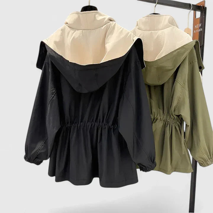 Felpa donna comoda con cappuccio, stile casual. Giacca leggera perfetta per primavera e autunno, versatile e di tendenza.