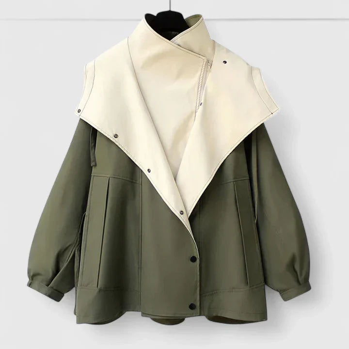 Felpa donna moderna con cappuccio, stile casual sportivo. Giacca leggera ideale per il tempo libero e la primavera.
