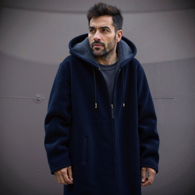 Moda uomo: felpa con cappuccio, calda e lunga, ideale per l'inverno. Stile casual e sportivo per ogni giorno.