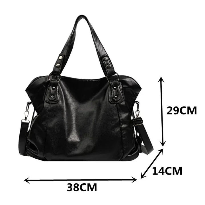 Borsa hobo marrone da donna, morbida e a spalla. Accessorio chic e versatile, perfetto per l'uso quotidiano.