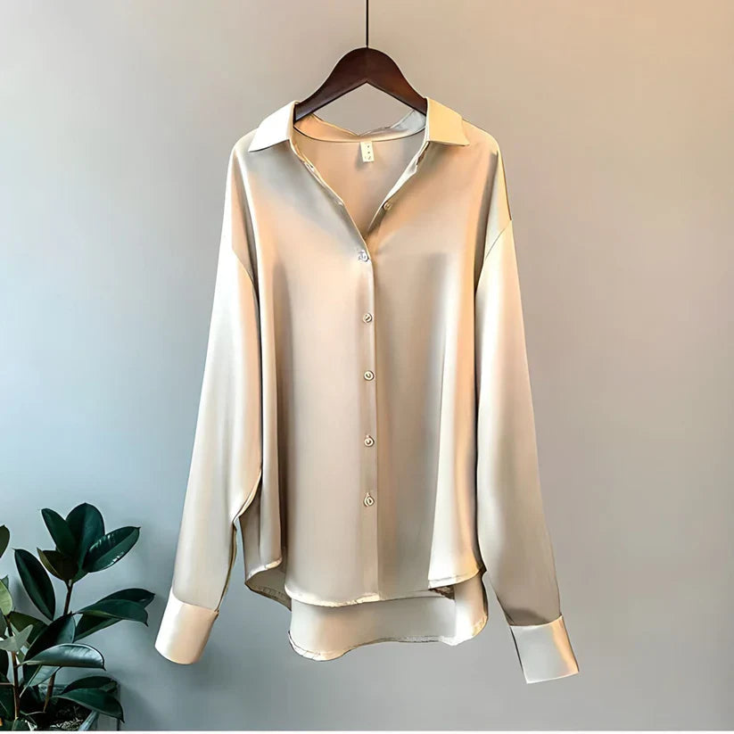 Blusa satinata elegante donna con colletto, maniche lunghe, perfetta per ufficio o look chic.