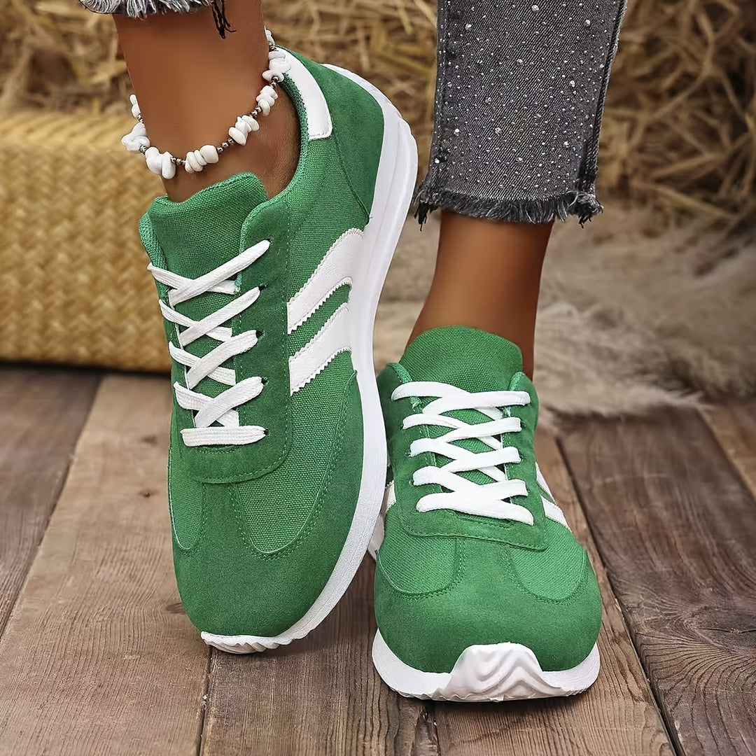 Sneakers ortopediche da donna comode e di supporto, ideali per passeggiate e attività casual quotidiane.