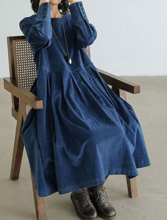 Vestito da sera lungo ed elegante per donna, versatile per eventi speciali o casual. Offre comfort e uno stile chic.
