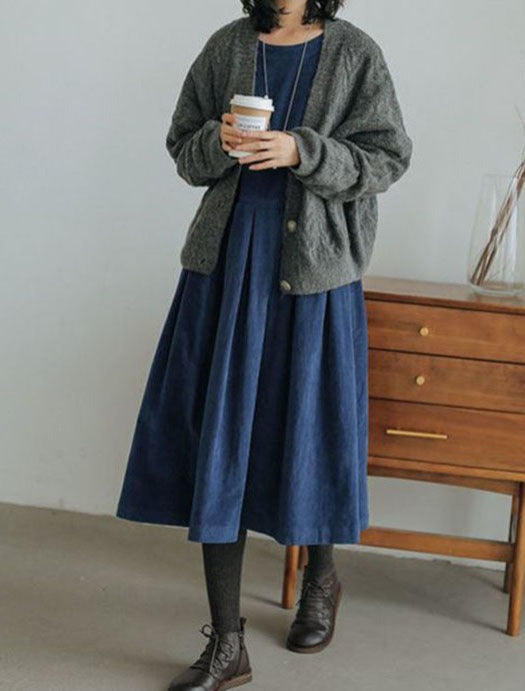 Moda femminile: abito donna versatile e casual, ma elegante. Tessuto confortevole e lussuoso per un look chic quotidiano.