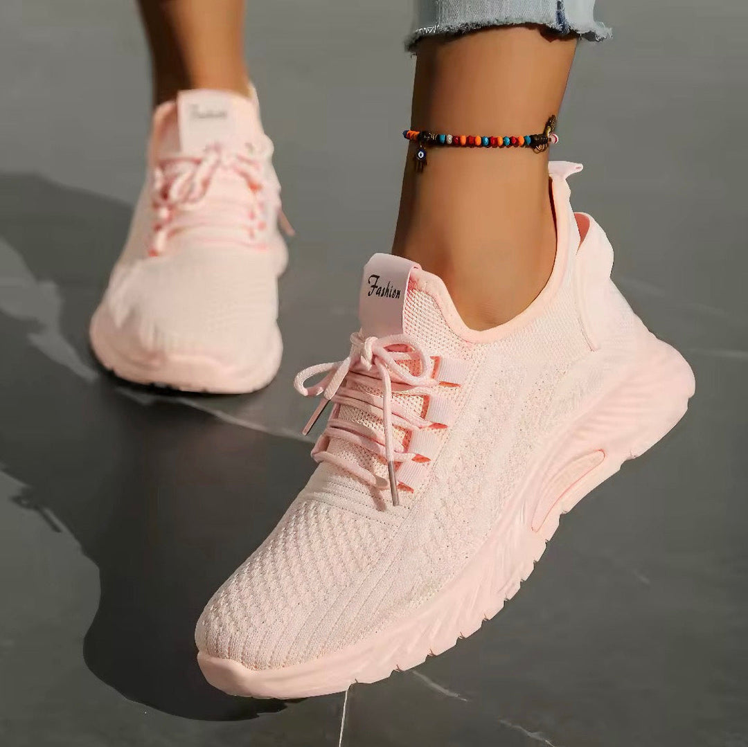 Scarpe da allenamento donna ultra leggere, traspiranti e ammortizzate per un supporto confortevole ad ogni passo.