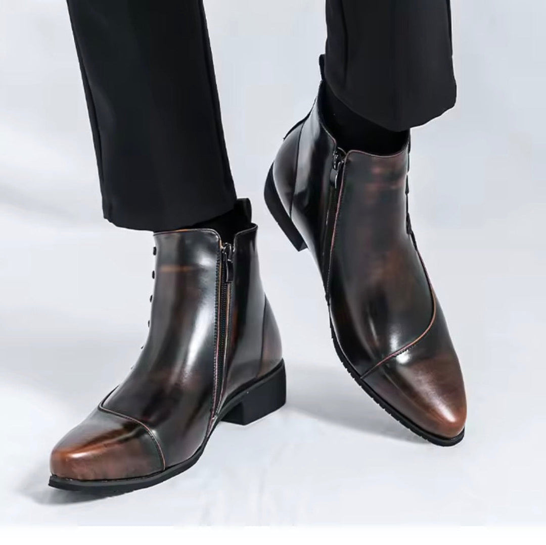 Calzature uomo classiche: stivali neri con lacci e zip. Perfetti per outfit eleganti e professionali, stile maschile.