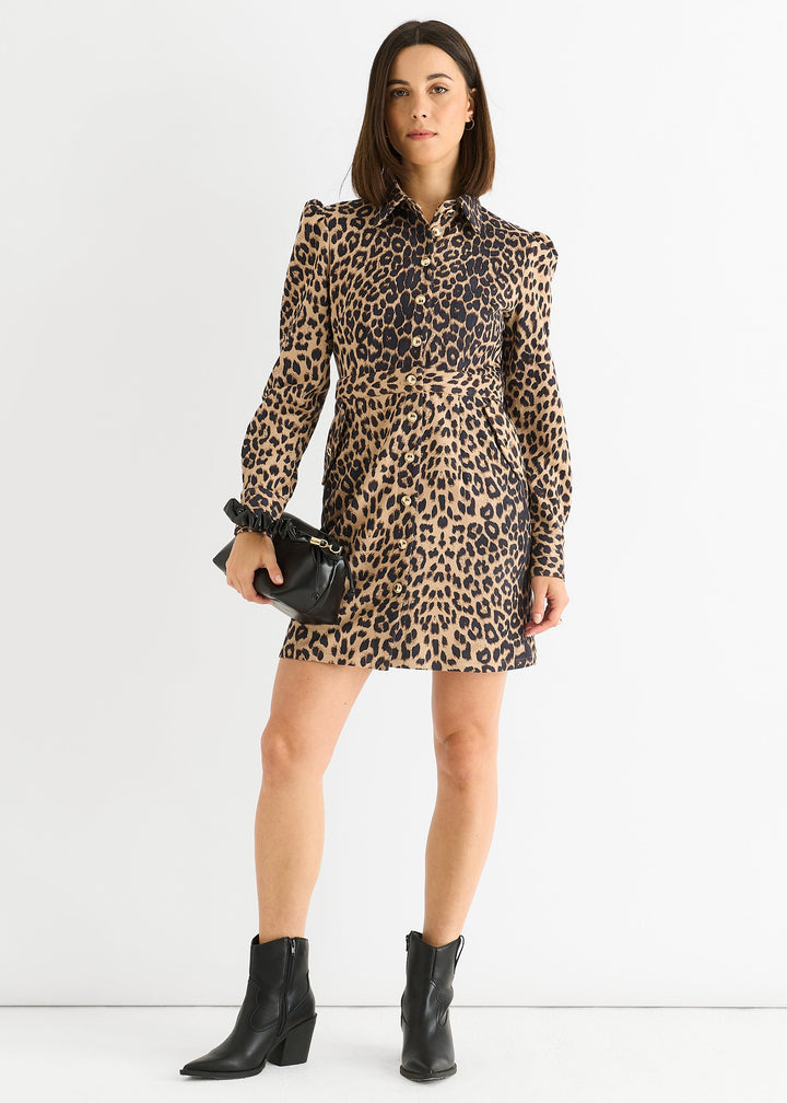 Vestito mini donna con stampa animalier e dettagli stile militare, un abito corto marrone elegante e alla moda.