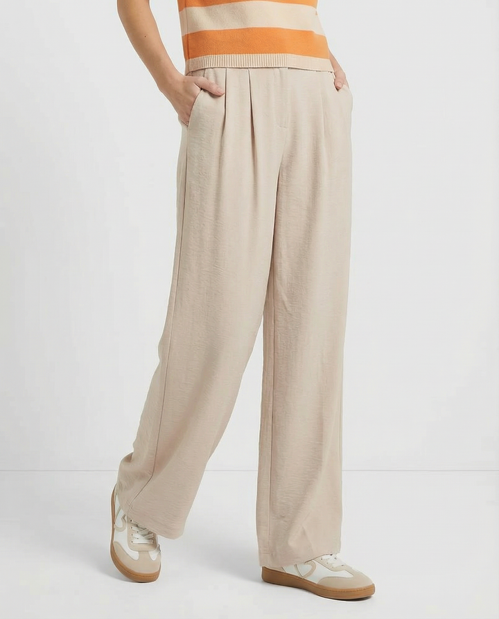 Pantaloni donna maxi a gamba larga, vita alta con tasche laterali, ideali per un look elegante o casual e comodo.