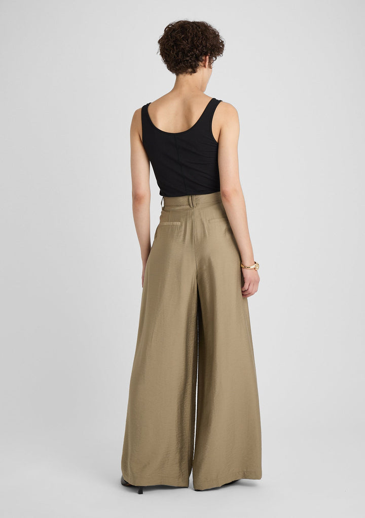 Pantaloni donna comodi a vita alta con tasche, gamba larga tinta unita. Perfetti per un look elegante e pratico.