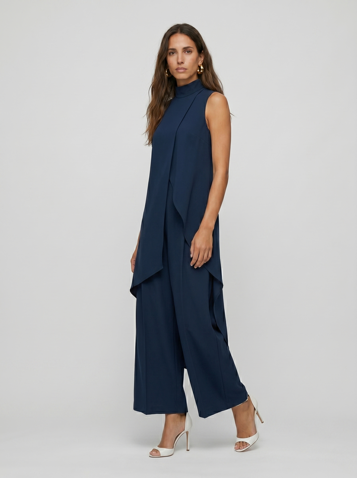 Outfit donna estivo, completo due pezzi: top collo alto e pantaloni fluidi, eleganza e comfort.