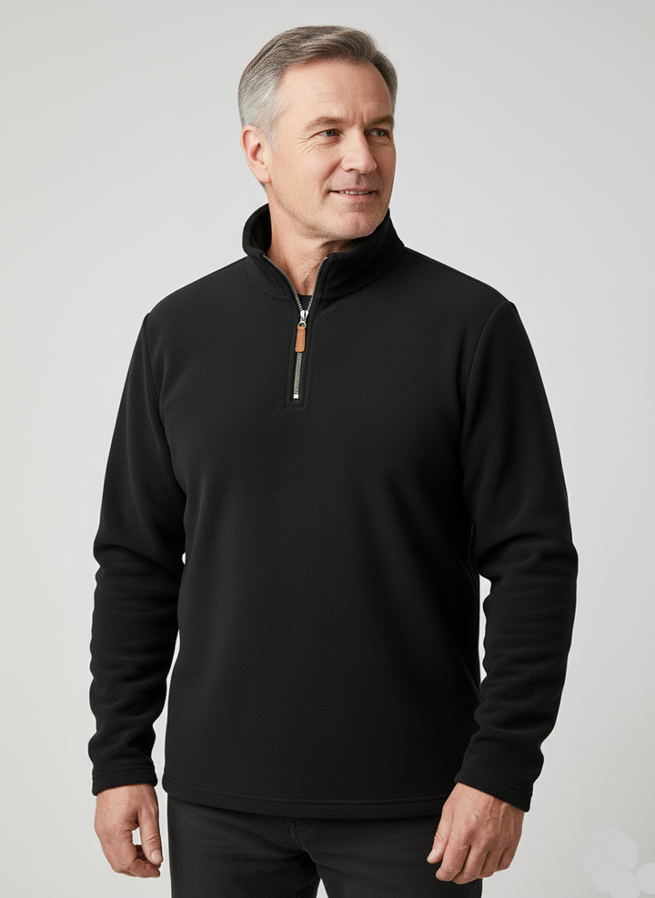 Maglia uomo a maniche lunghe con mezza zip e collo alto, essenziale per la moda casual invernale.