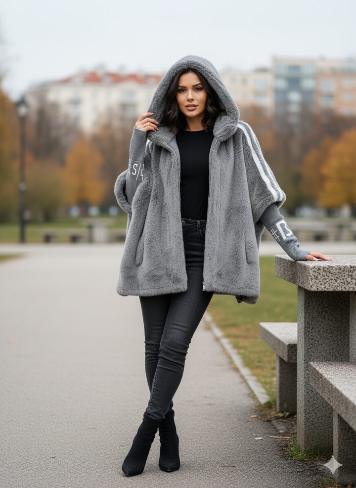 Cappotto invernale donna con cappuccio, maniche a contrasto, stile oversize. Caldo per l'inverno.