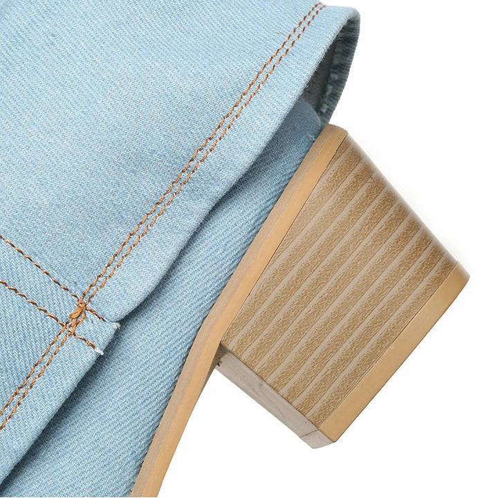 Stivali donna trendy in denim e tacco alto, calzature moda per esprimere il tuo stile unico e personalità.
