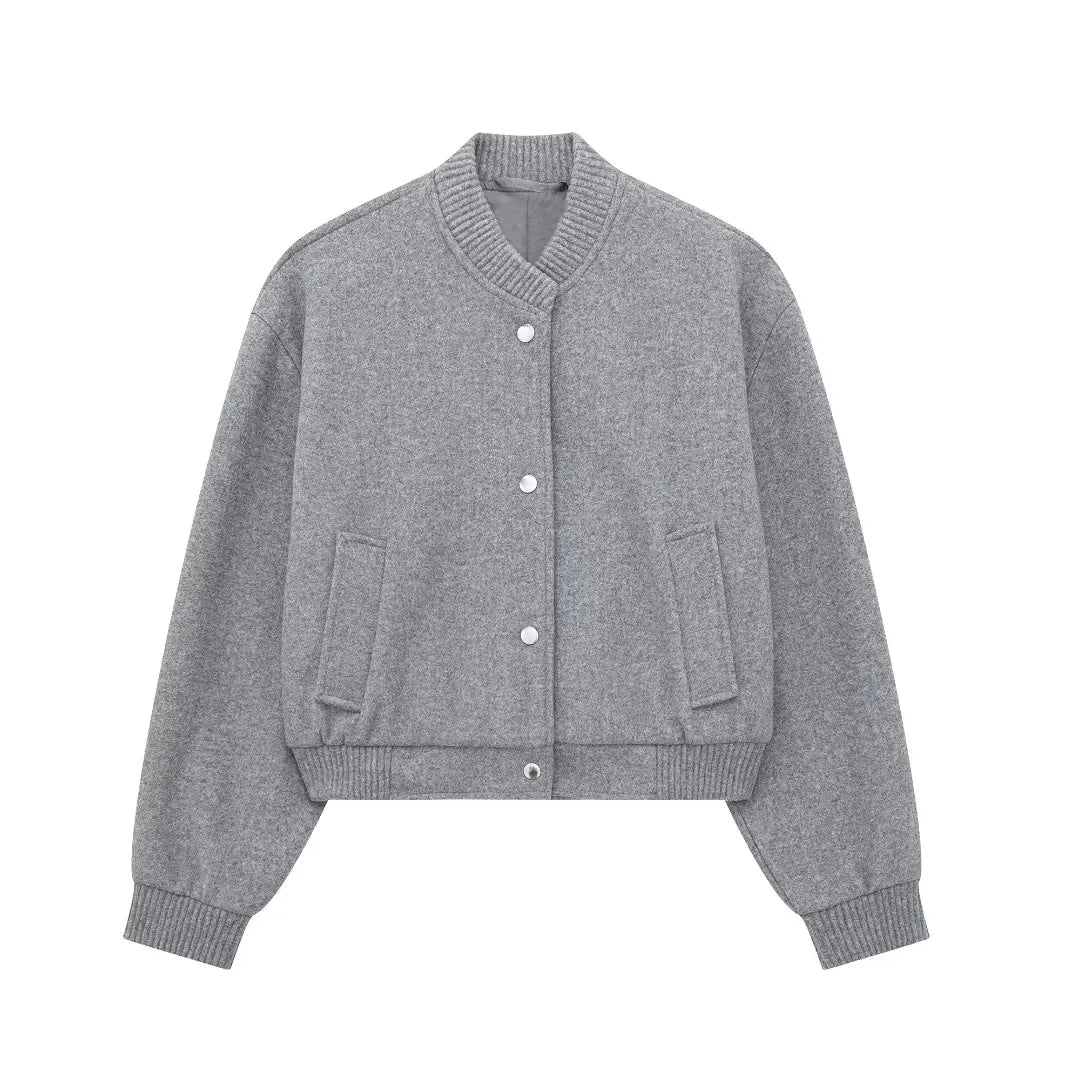 Giacca donna cropped, bomber moderno con vestibilità rilassata per un tocco di stile autunnale.