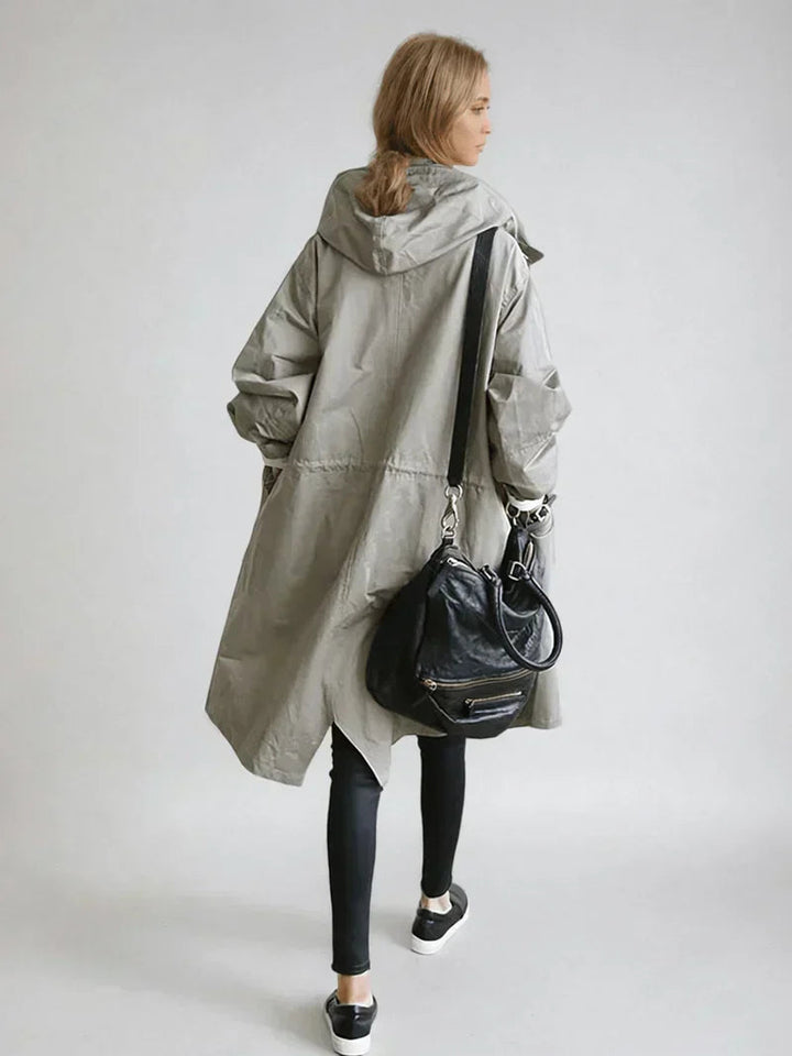 Giacca oversize donna antipioggia, comfort e stile casual-elegante. Perfetta per la moda autunno/inverno.