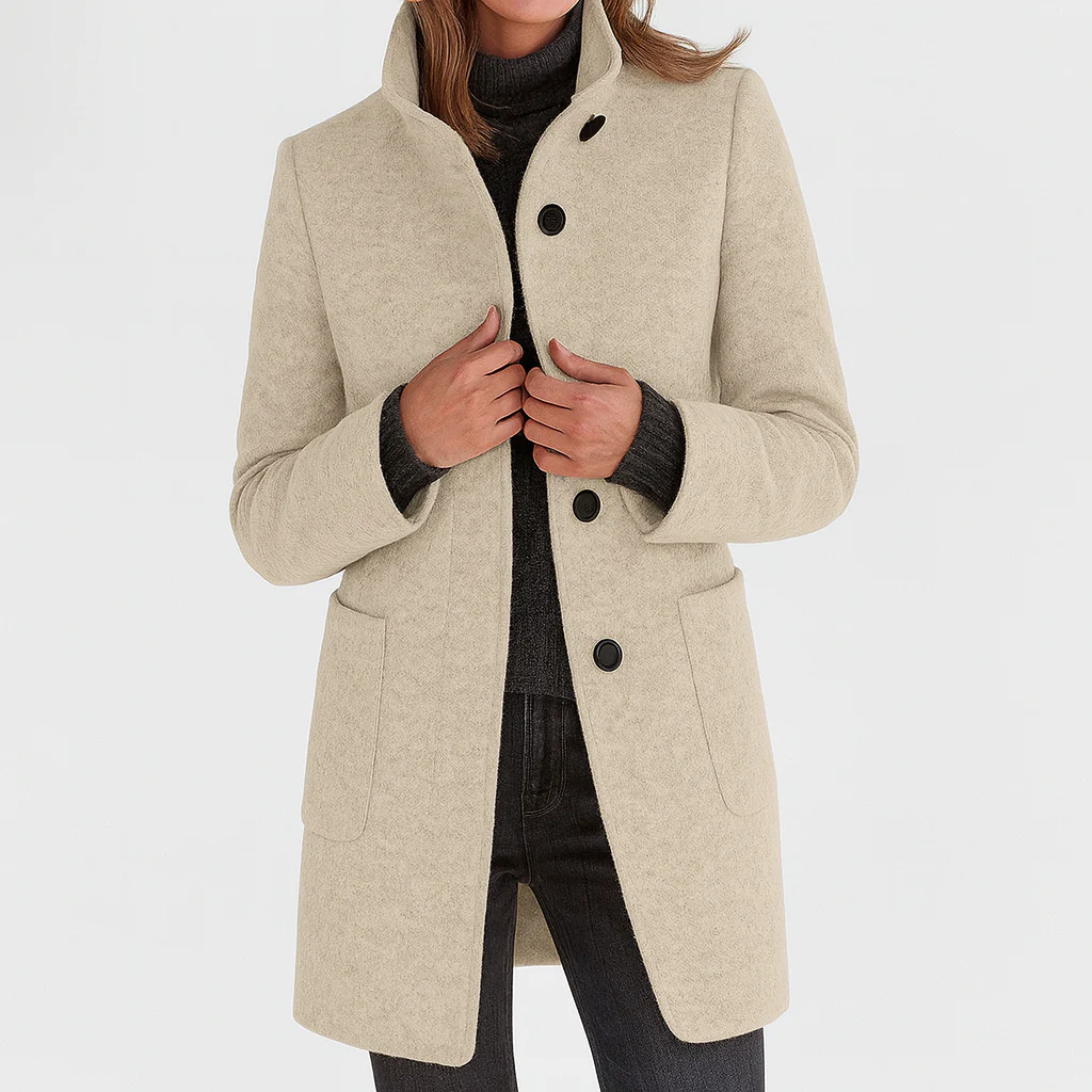 Giacca calda donna con tasche e bottoni, collo alto per moda autunno inverno.