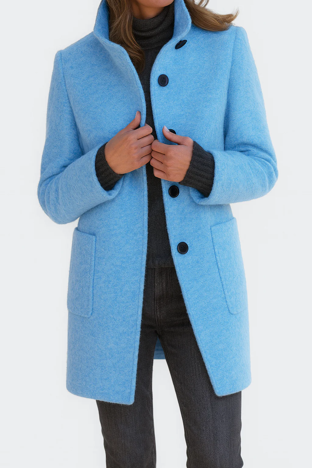 Abbigliamento femminile: giacca donna versatile, collo alto, per comfort e stile classico.