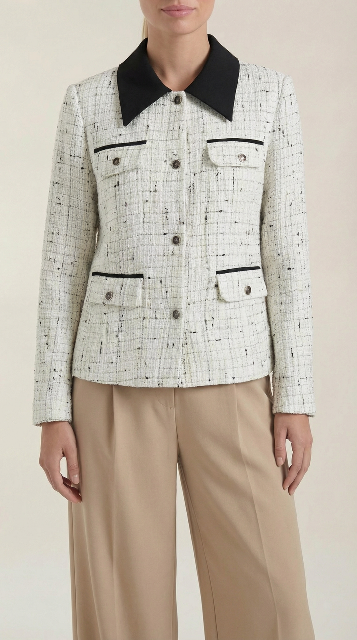 Giacca donna regular fit bianca, elegante e chic. Collo a contrasto per un look moderno, adatta a moda femminile.