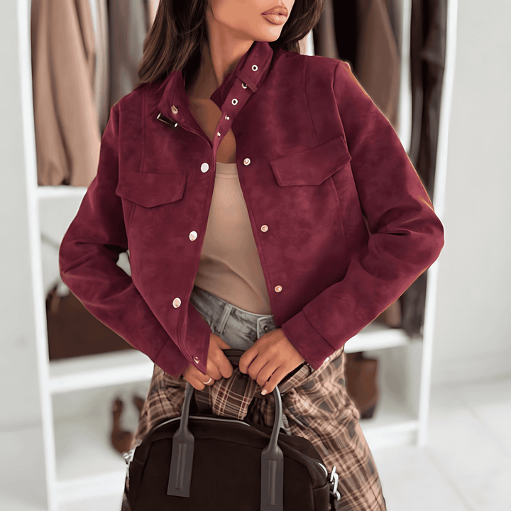 Giacca donna corta rossa elegante con collo alla coreana e bottoni frontali. Ideale per primavera/autunno.
