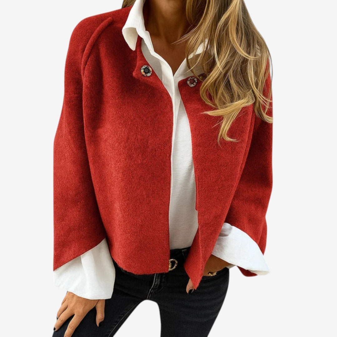 Giacca donna corta con bottoni e maniche lunghe. Un capo oversize elegante per la moda femminile.