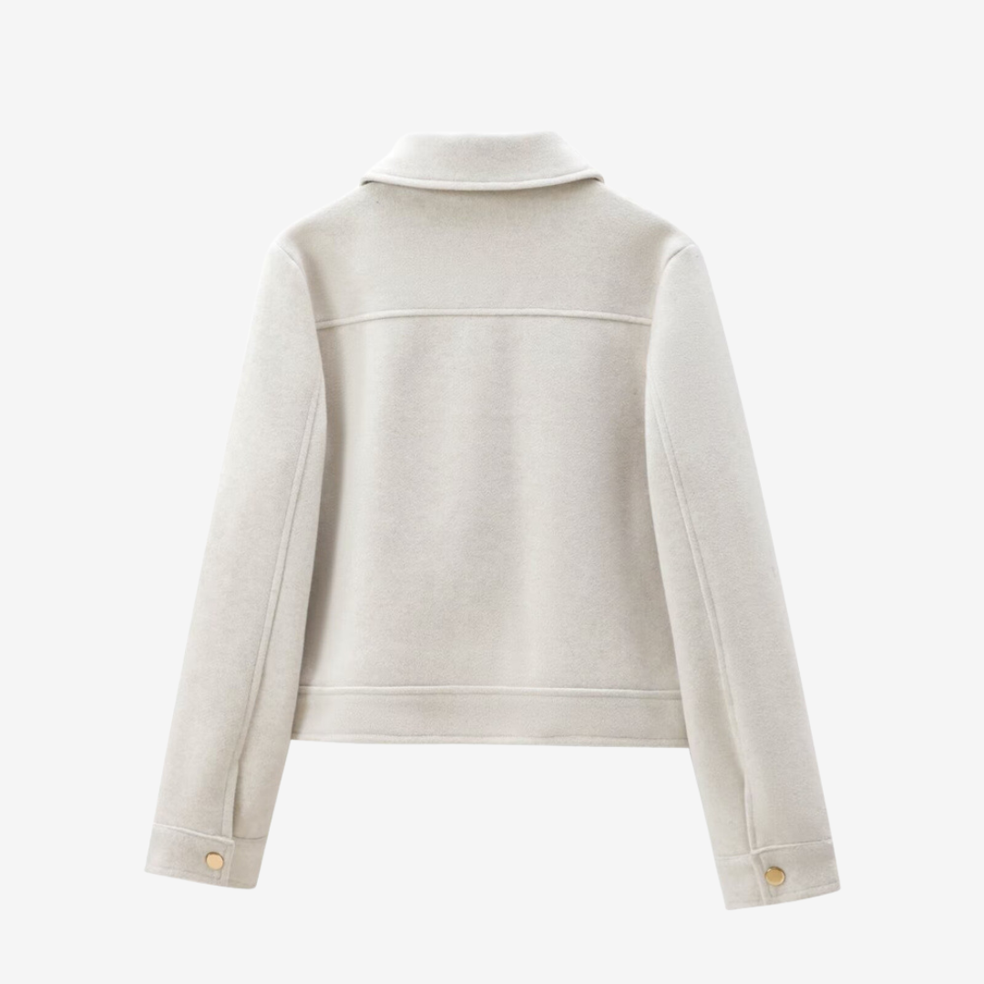 Moderna giacca donna corta con zip per un look autunnale o invernale. Capospalla versatile e alla moda.