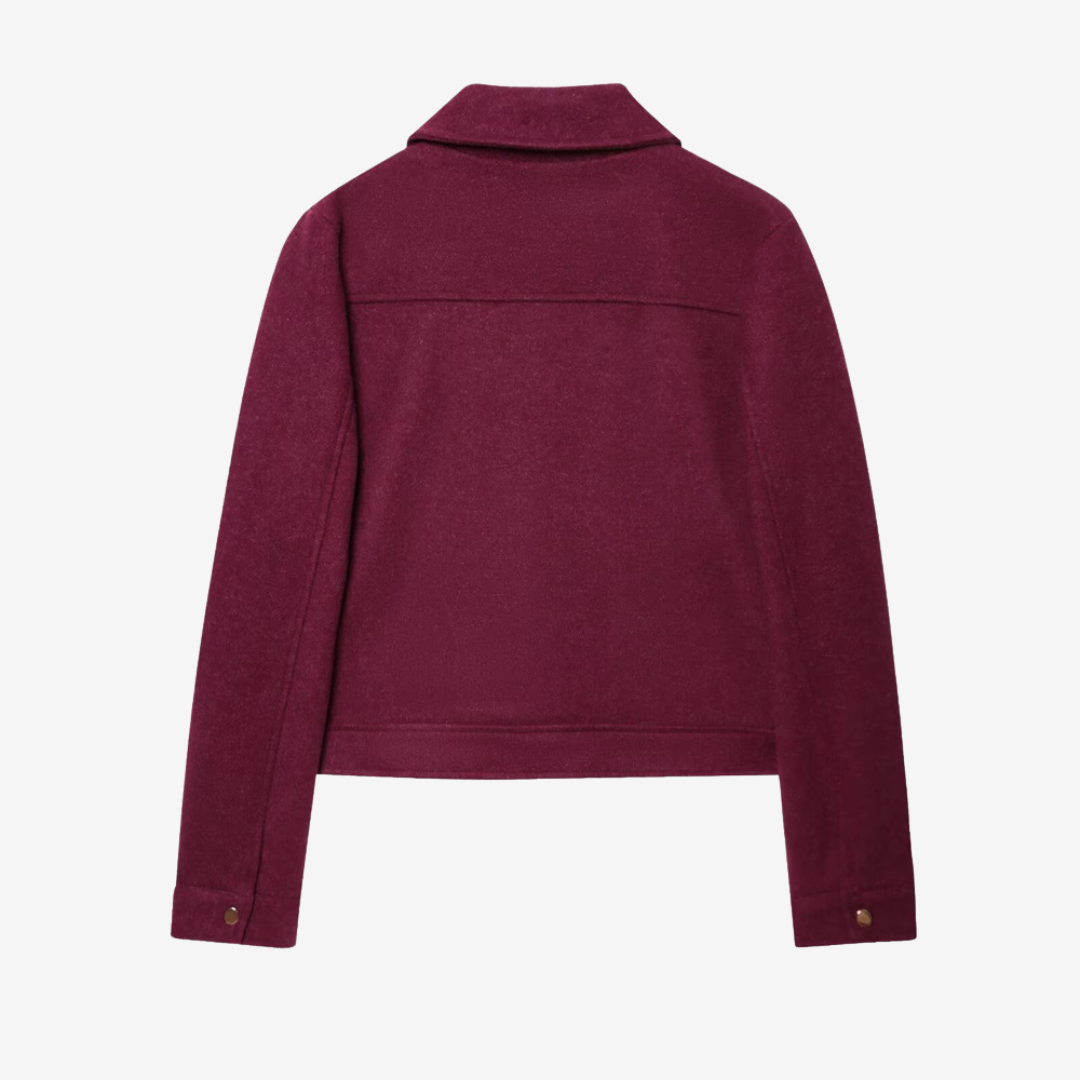 Giacca donna corta con zip, colletto classico. Abbigliamento versatile e alla moda per la stagione fredda.