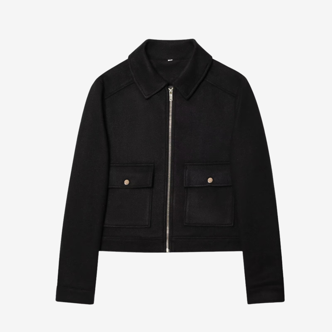 Giacca corta donna con zip e colletto. Capospalla casual-chic, ideale per completare il tuo look autunnale.