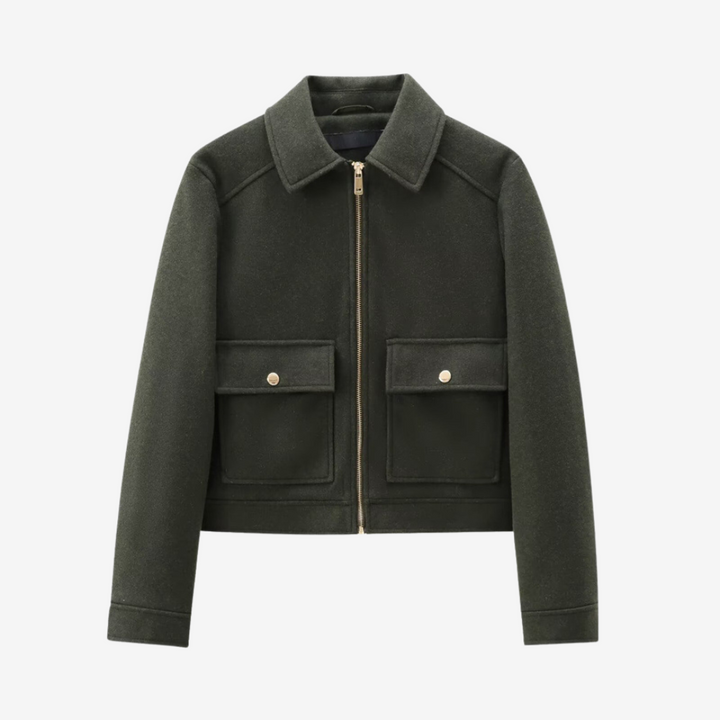 Giacca donna corta moderna con zip e colletto classico, perfetta per un look casual o elegante autunnale.