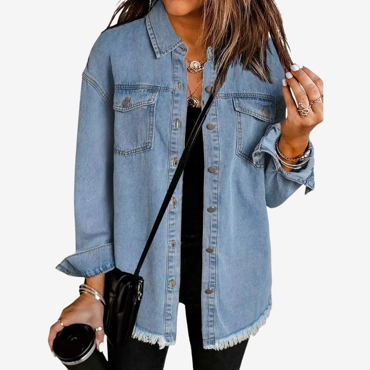Giacca donna versatile con bottoni e tasche funzionali. Moda femminile per ogni stagione.
