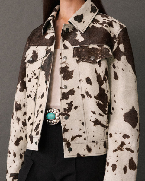 Moda donna: giacca stampa animalier audace, un outerwear perfetto per outfit primaverili e look di carattere.